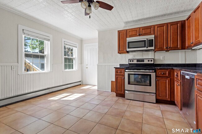 Building Photo - 6 Church St