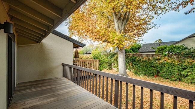 Building Photo - 156 Vineyard Cir