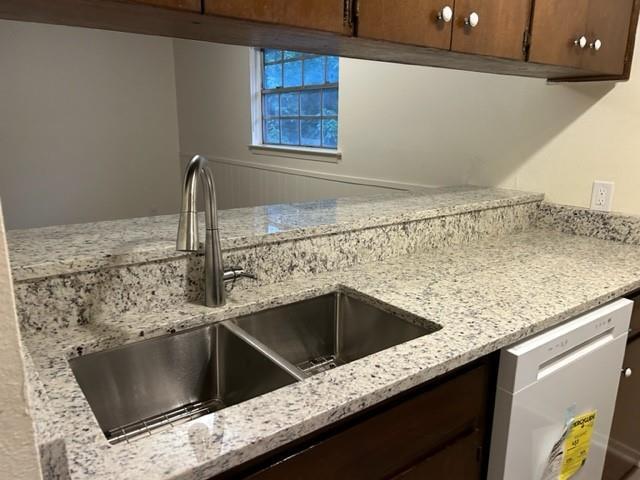 Building Photo - 312 E 43rd St