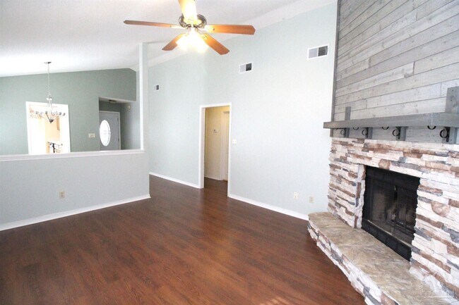 Building Photo - 8154 Treetop Ln