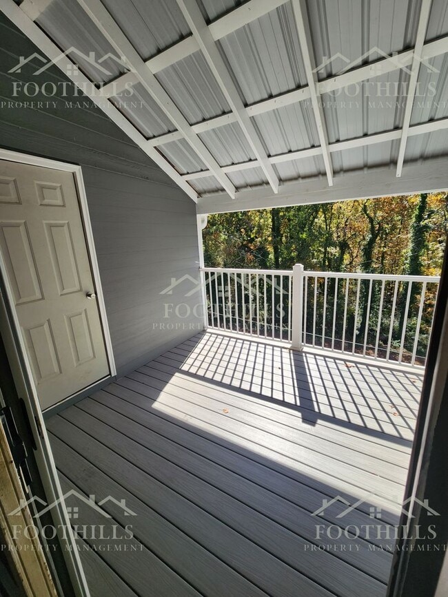 Building Photo - Bright 2-Bed, 2-Bath Condo Near Darwin Wri...