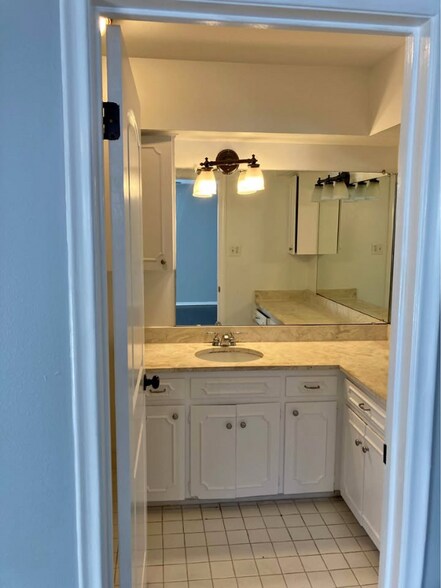 Building Photo - 3730 Fairfield Ave