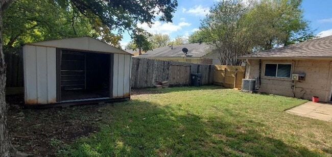 Building Photo - 1810 Oakwell Ln