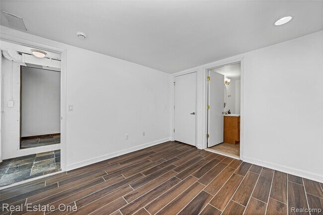 Building Photo - 3954 N Ellamae Rd