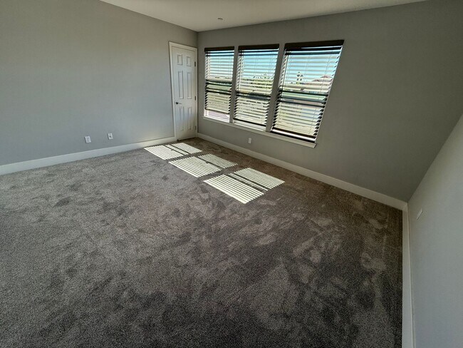Building Photo - NEW PHOTOS! Two-level home located in Coff...