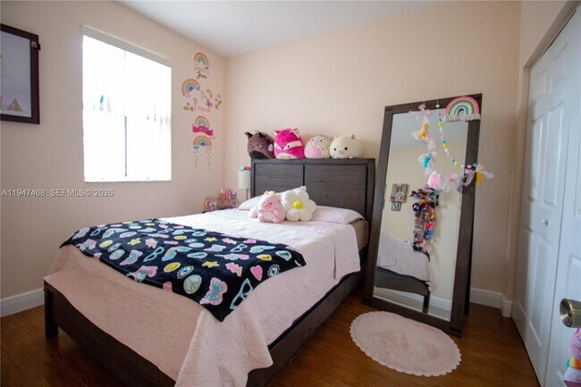 Building Photo - 910 SW 143rd Ave