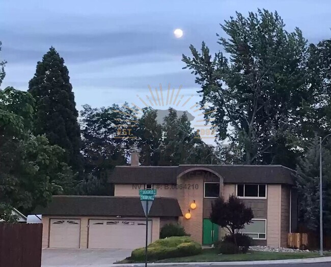 Building Photo - 4 Bedroom in Reno!!!  Great Location!