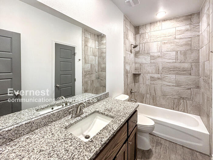 Building Photo - 718 Freedom Cir