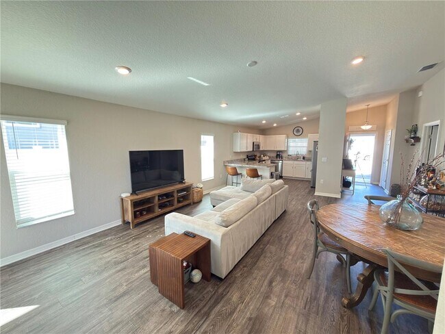 Building Photo - 1088 Zion Dr