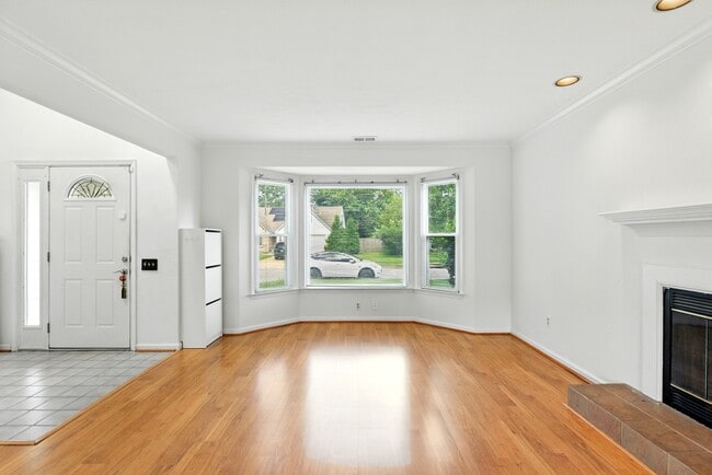 Building Photo - 3077 Silver Maple Dr