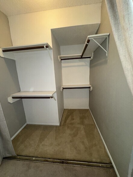 Building Photo - 13002 Leader St