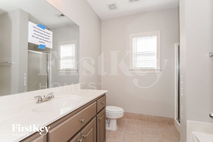 Building Photo - 15 Trellis Cir