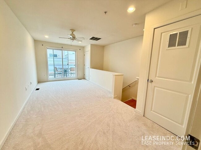 Building Photo - 1041 5th St SE