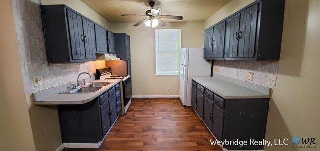 Building Photo - Liberty St W 4000