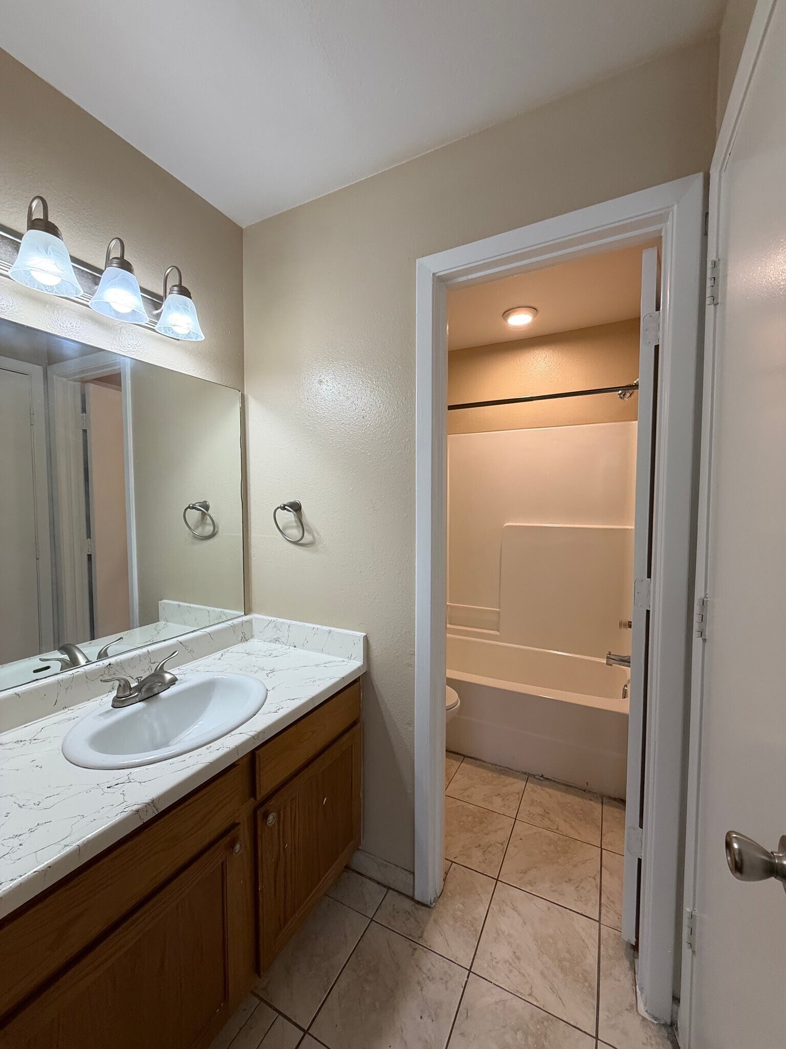 Building Photo - 811 Cloyd Dr