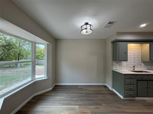 Building Photo - 622 Mink Dr