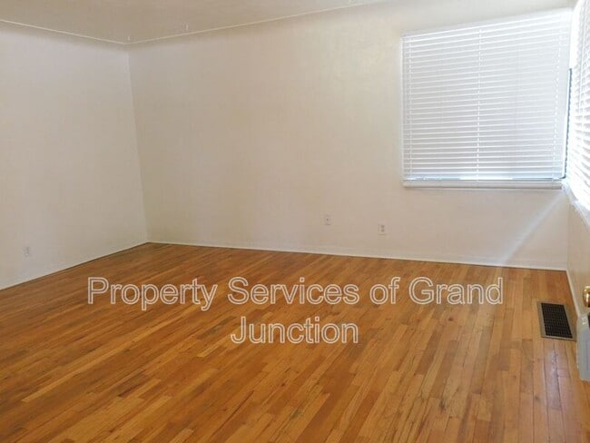 Building Photo - 742 Bunting Ave