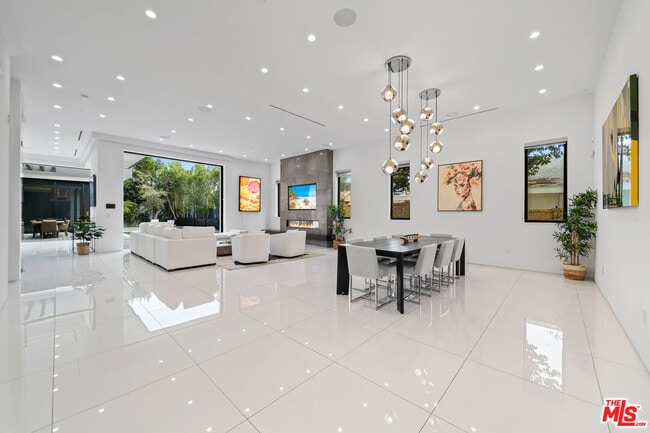 Building Photo - 4458 Mammoth Ave