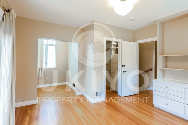 Building Photo - 4753 El Centro Ave
