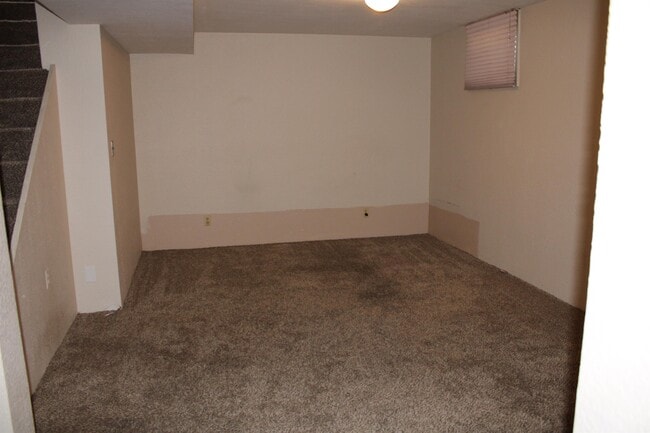Building Photo - 1832 N Crestmore Ct