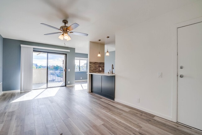 Living room - 524 Venice Way