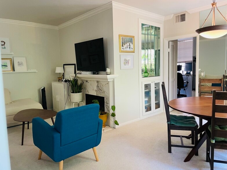 Living Room - 1375 Kelton Ave