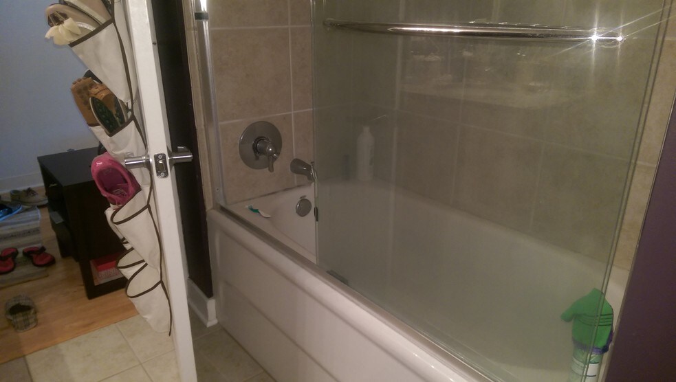 Building Photo - 320 E 21st St