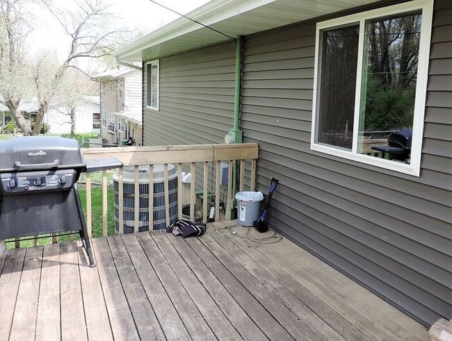 Building Photo - $2,200 | 4 Bedroom, 2 Bathroom House | No ...