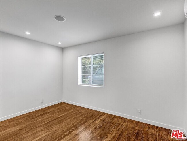 Building Photo - 754 Croft Ave