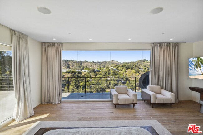 Building Photo - 9716 Oak Pass Rd