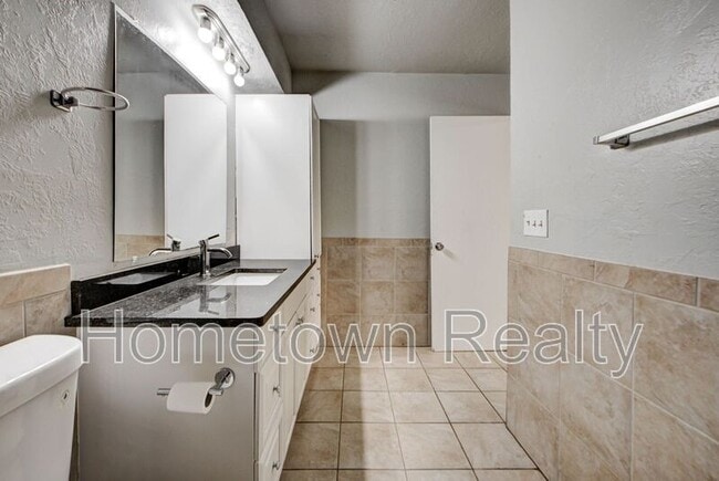 Building Photo - 605 W Clarke St