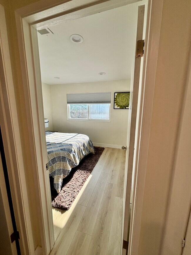 Building Photo - 1333 Currant Ave