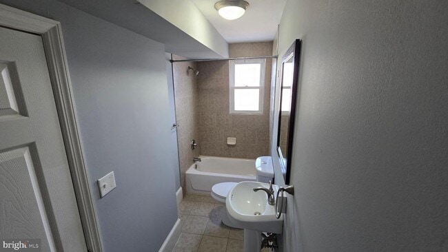 Building Photo - 64 Simpson Ave