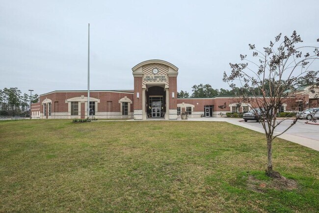 Building Photo - 62 N Planchard Cir