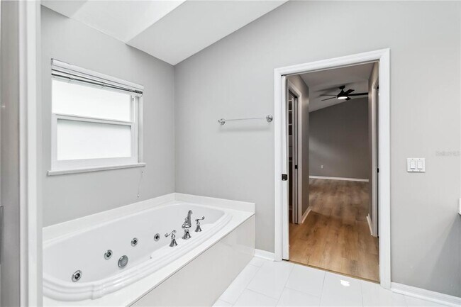 Building Photo - 7 Arbor Oaks Dr