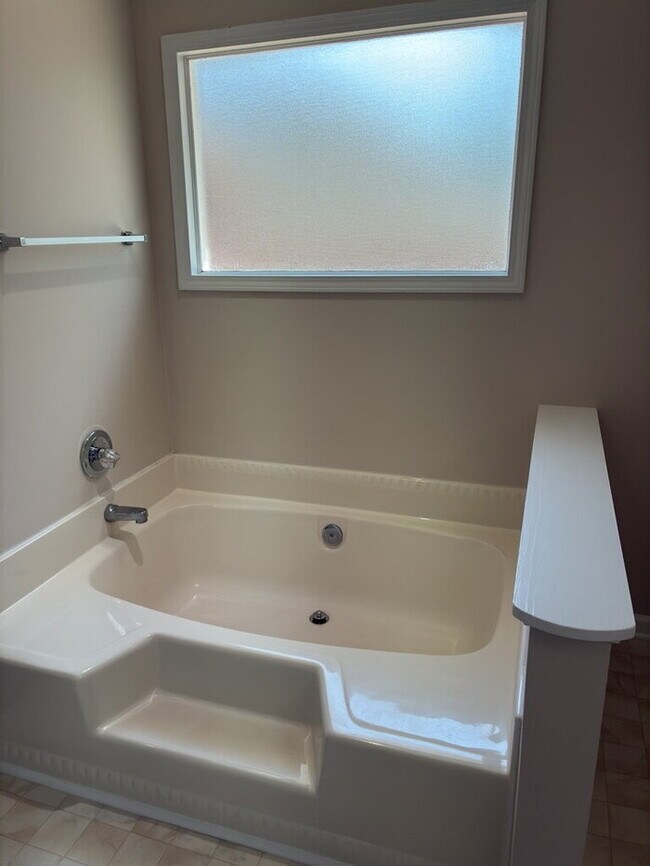 Building Photo - 122 Woodbridge Ct