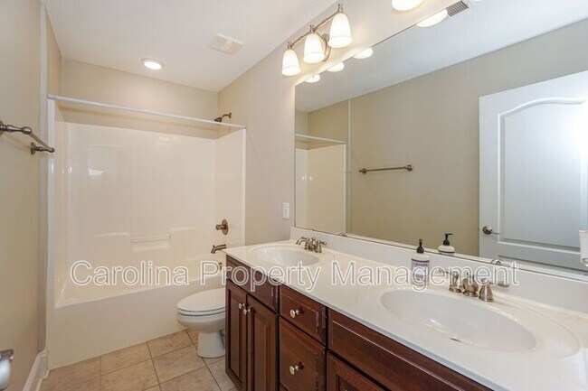 Building Photo - 181 Streamside Pl