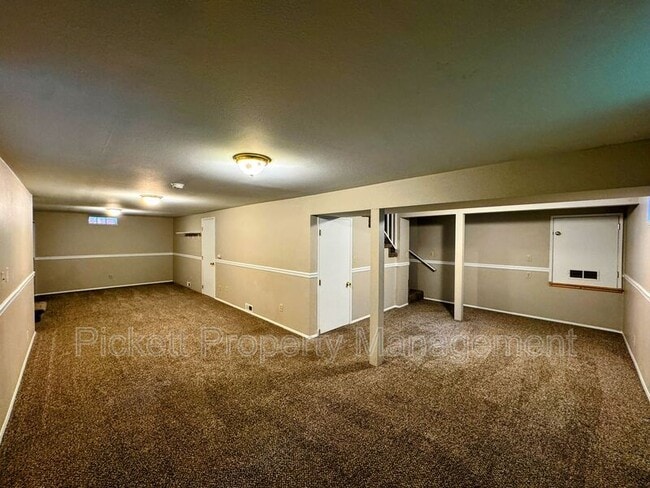 Building Photo - 1081 NE Shadybrook Ct