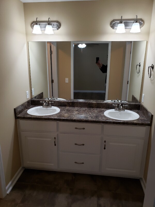 Building Photo - 120 Cody Dr