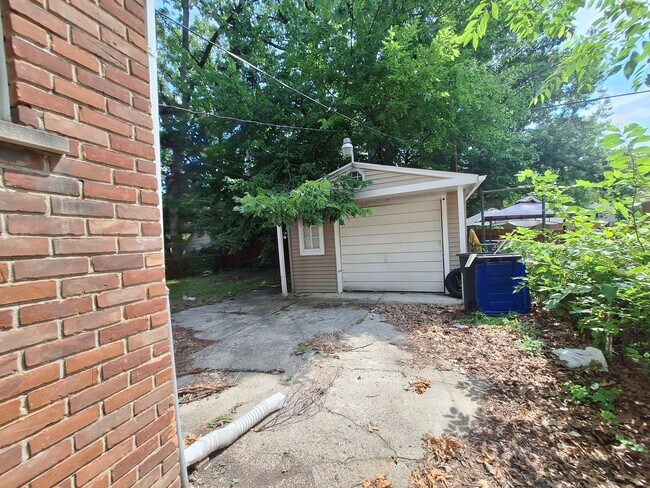 Building Photo - 14510 Greenview Rd