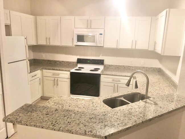 Building Photo - Maitland - 2 Bedroom, 2 Bathroom - $1,795.00