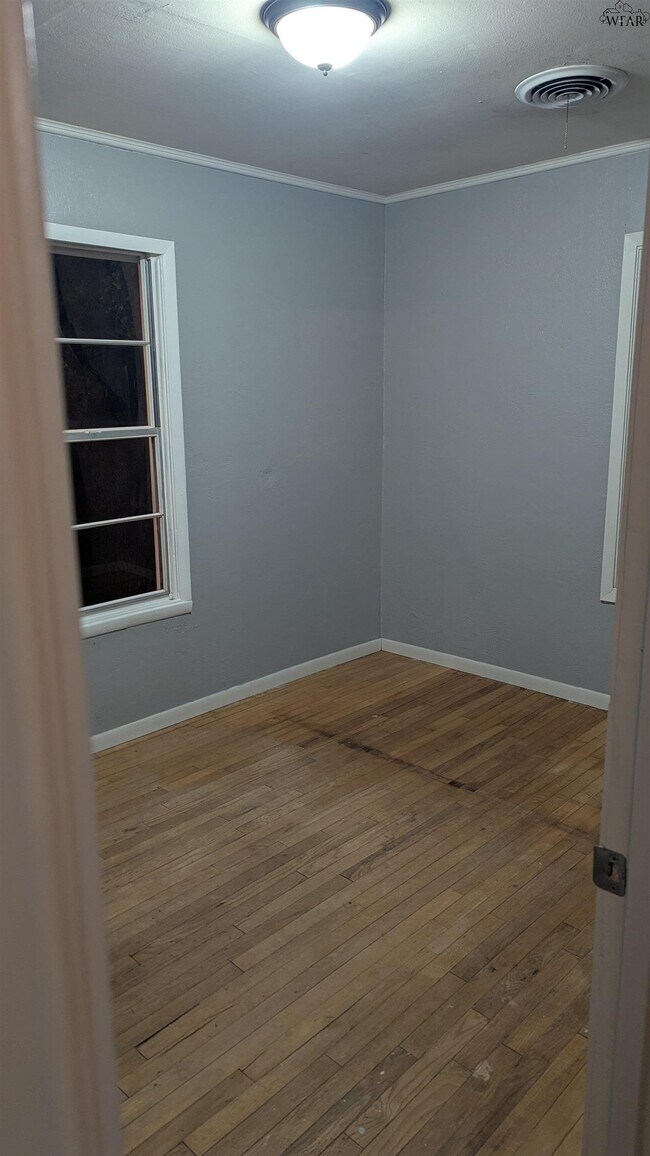 Building Photo - 1400 34th St