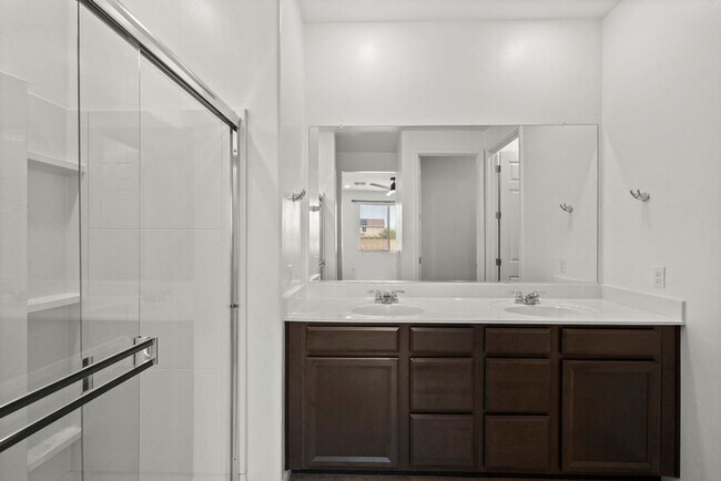 Building Photo - Beautiful 3 Bedroom Home in La Estancia & ...