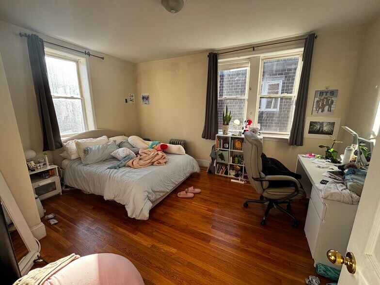 Building Photo - 66 Egmont St