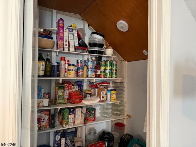 Building Photo - 8 Rowe Pl