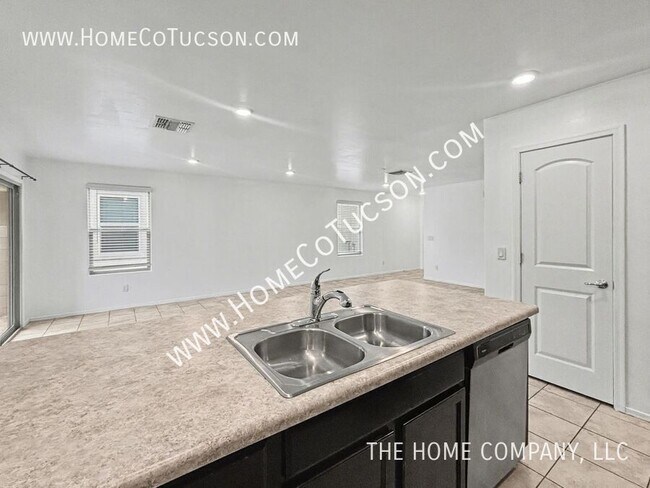 Building Photo - 955 W Calle Ronda