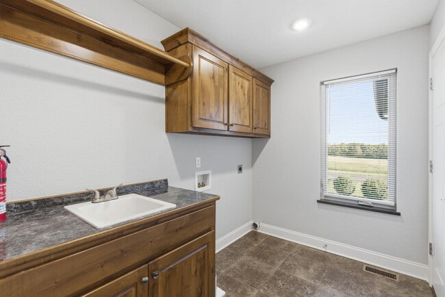 Building Photo - 3835 E Brookdale Terrace