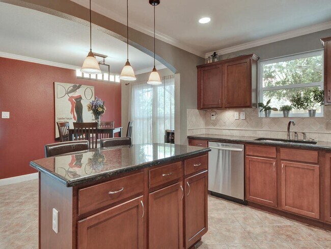 Building Photo - 610 W North Loop Blvd