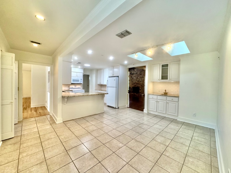 Building Photo - 1812 Seminole Rd