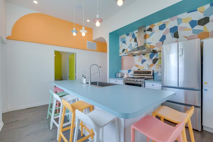 Building Photo - 3247 S Oakley Ave